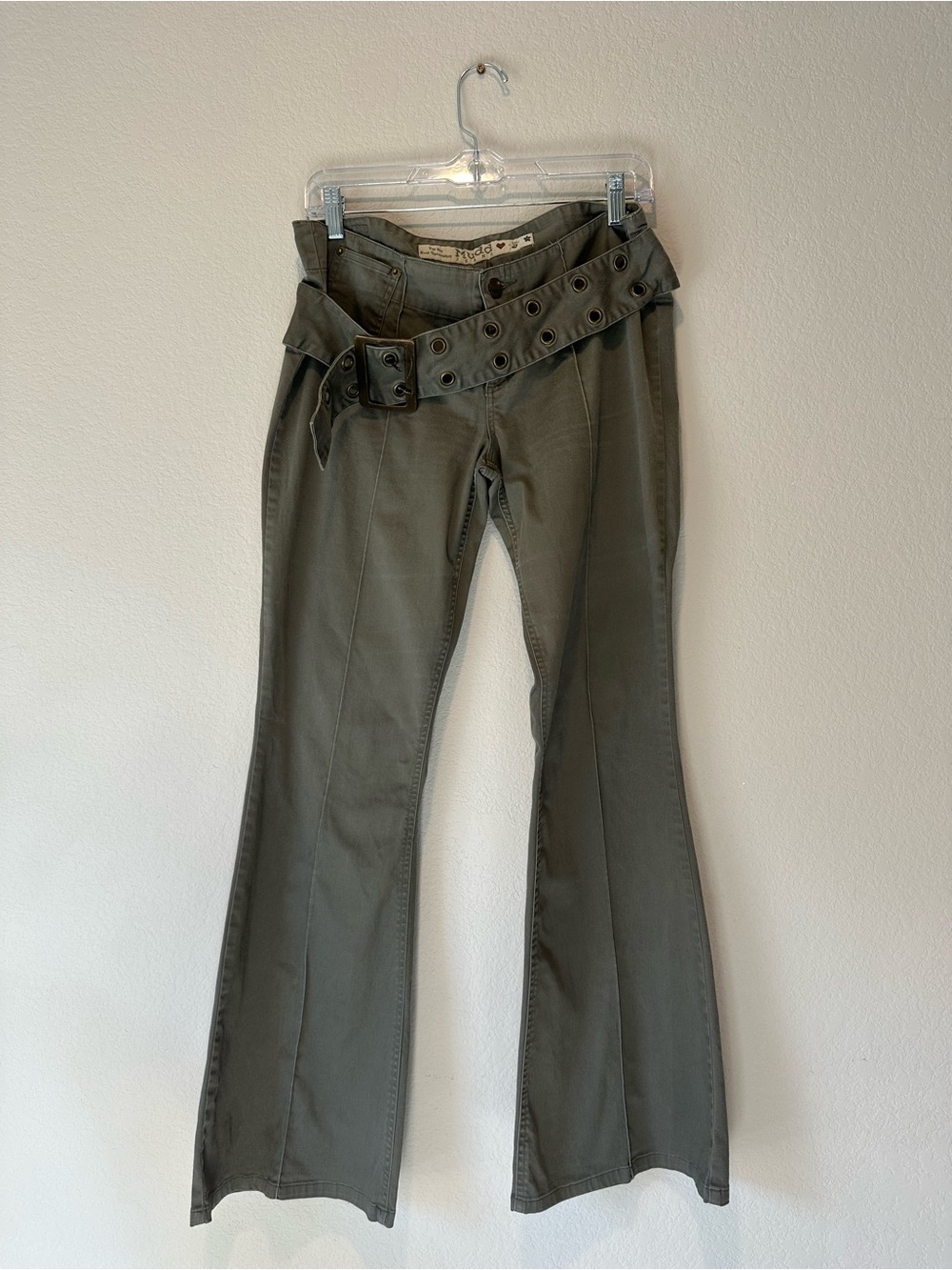 VTG Y2K MUDD Military Green Low Rise Flared Pants with Wide Grommet Belt
